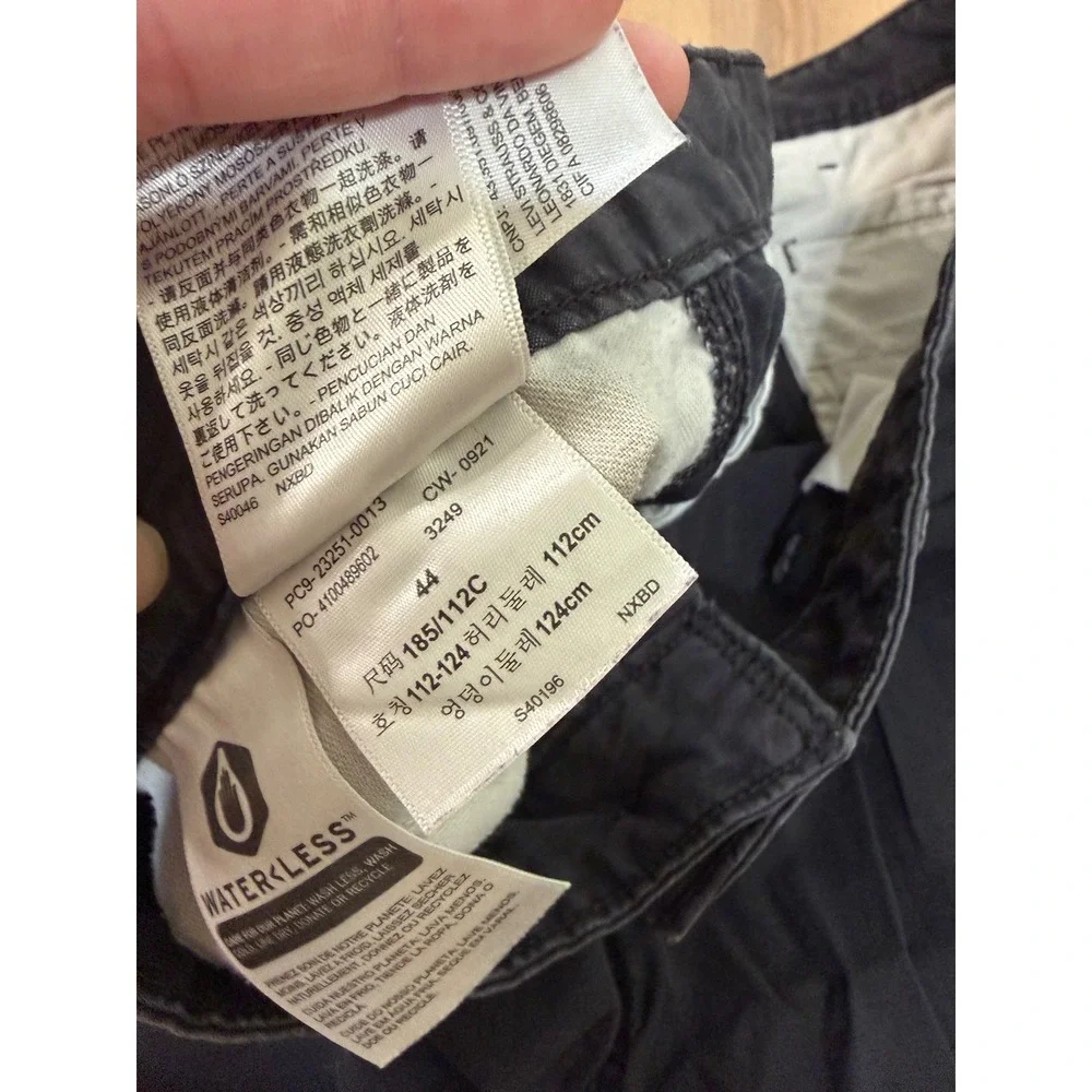 Levi's Men's Carrier Cargo Shorts Black Ripstop 9 Inch Inseam Size 44
